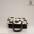 Damentasche – schwarz oder hellbraun, mit schönem Design 3013.